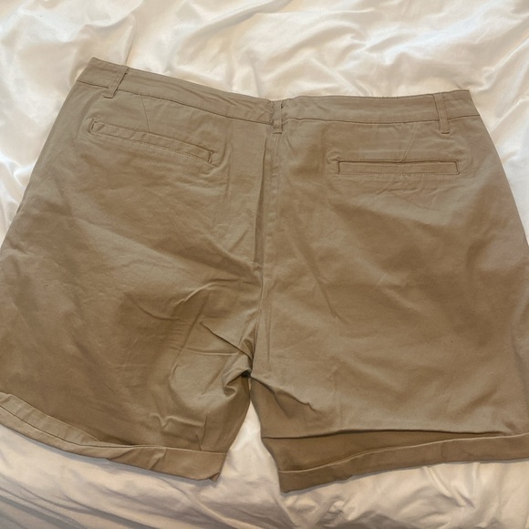 ASOS khaki shorts - Picture 4 of 4